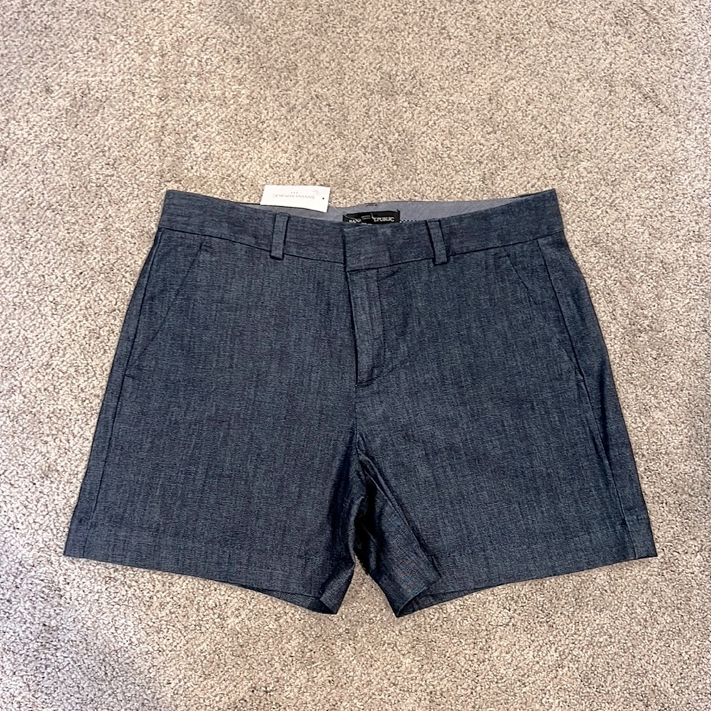 New with tags! Banana Republic dark chambray shorts, size 26/2